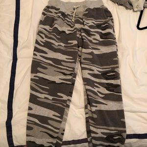 Men’s camo print joggers